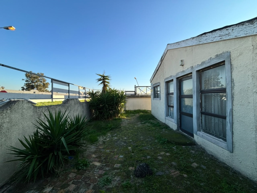 5 Bedroom Property for Sale in Russels Rest Western Cape